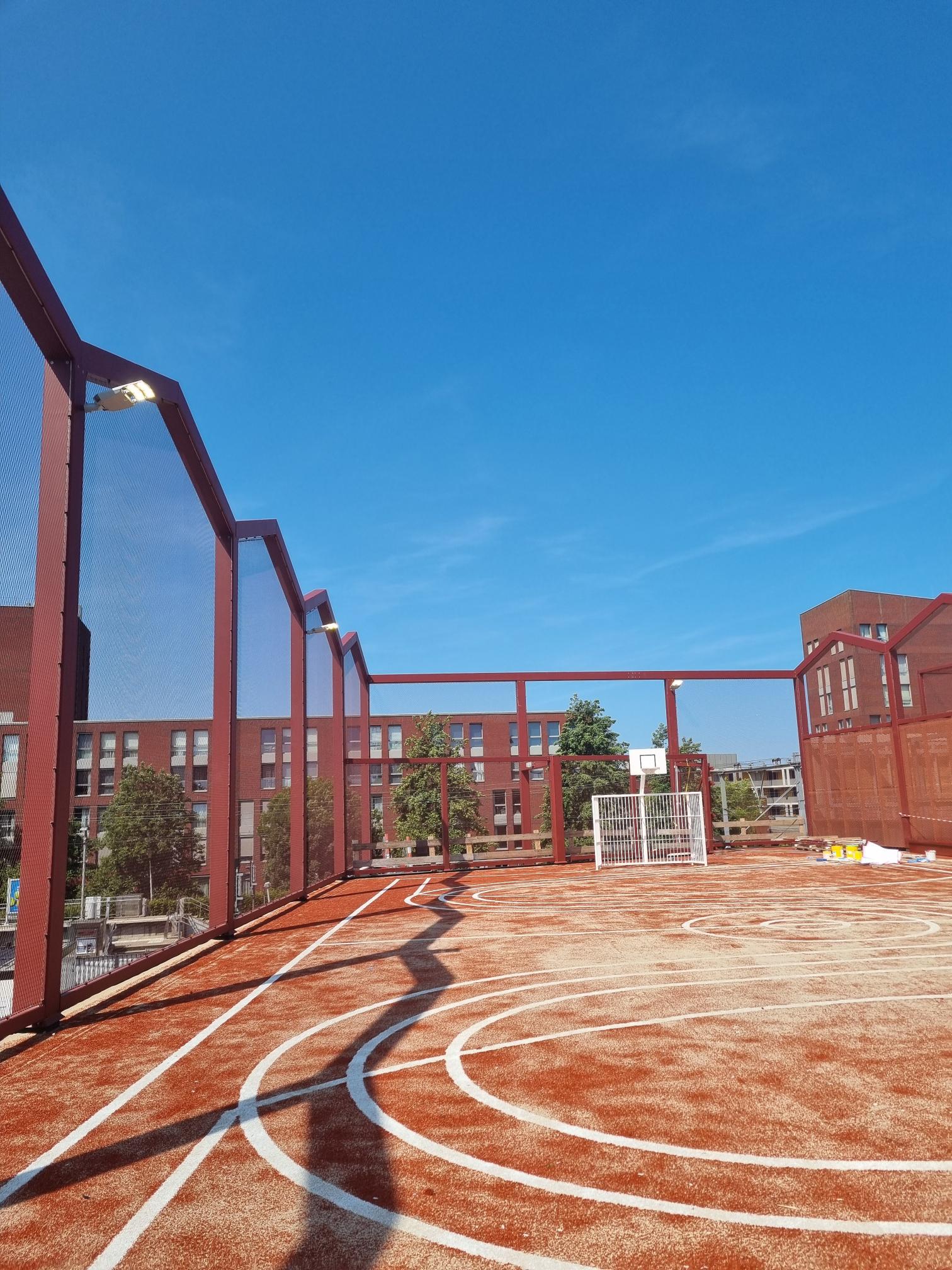 RVS staalkabelnetten rond sport- en speelveld SmartDock WijCK Pijnacker